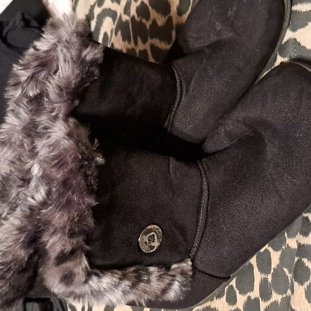 Vionic fur lined booties